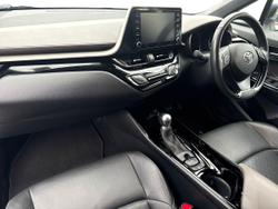 TOYOTA C-Hr Photo 2