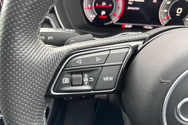 AUDI A4 Avant Photo 16