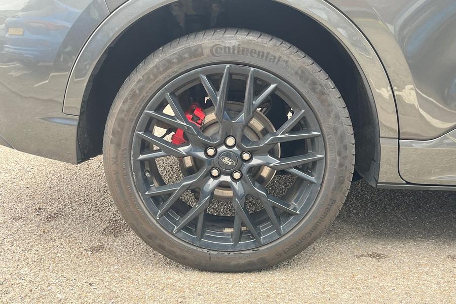 Ford Kuga Photo autoimg-38f01ed216ab3b350bdd36c36b39cce896da122d.jpg