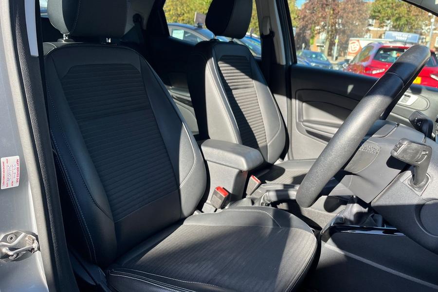 Ford ECOSPORT Photo autoimg-38f029403054390c9b863cbf23481e14cd40b98c.jpg
