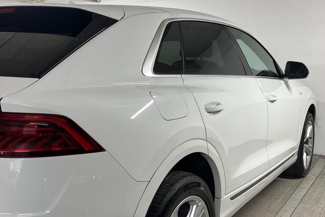 AUDI Q8 Photo 37