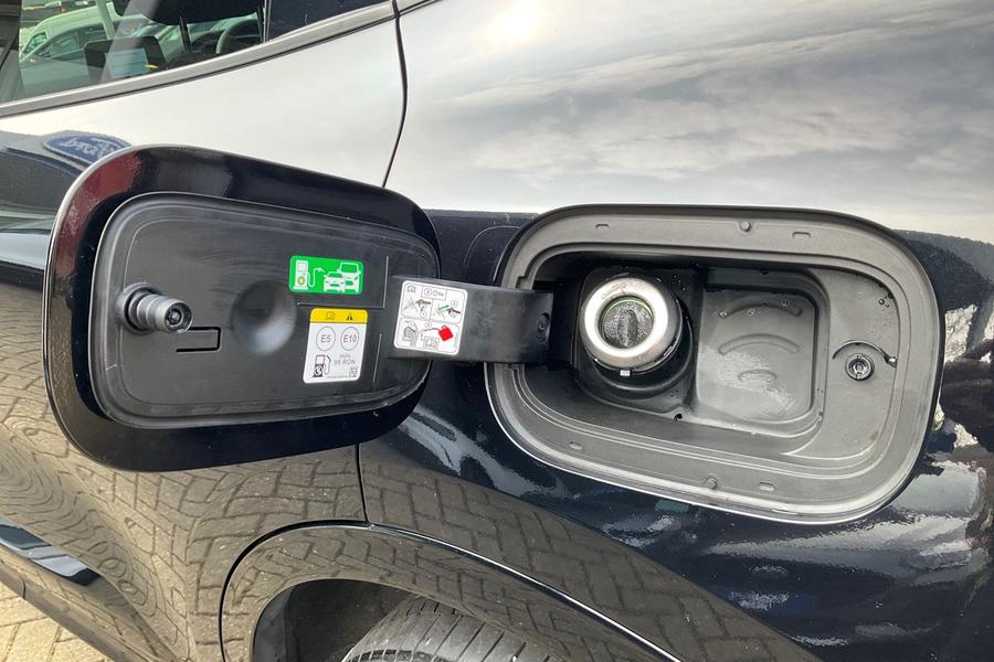 Ford Kuga Photo autoimg-38f3f2dbb42090af5d95c46694df2f511530c3fb.jpg