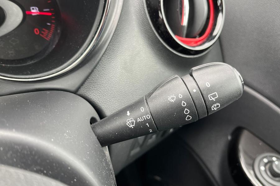 Renault CAPTUR Photo autoimg-38f52cf6f38d41b70182fee24f0aed6675f704be.jpg