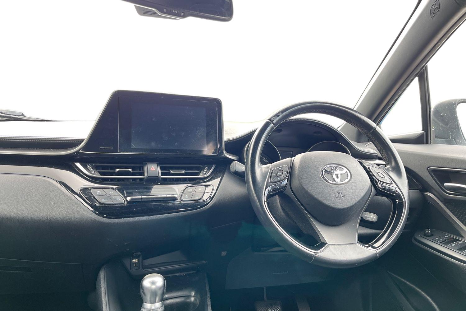 Toyota C-HR Photo 9