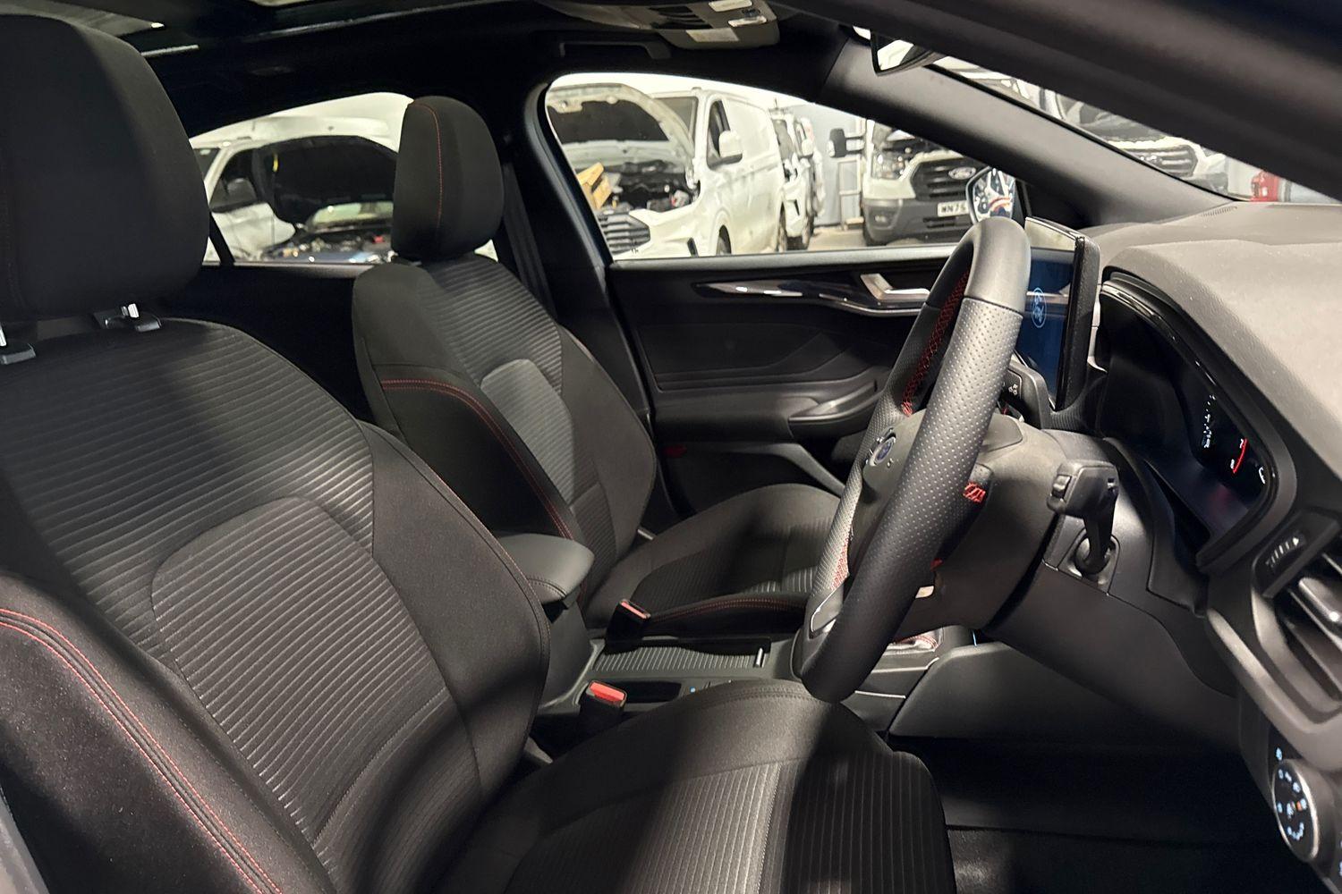 Ford FOCUS Photo 16
