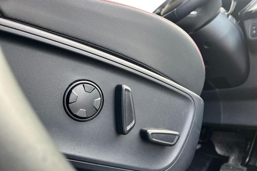 Ford Kuga Photo autoimg-38fbdeca72e40596a47b9bbf78592f1e5528141a.jpg