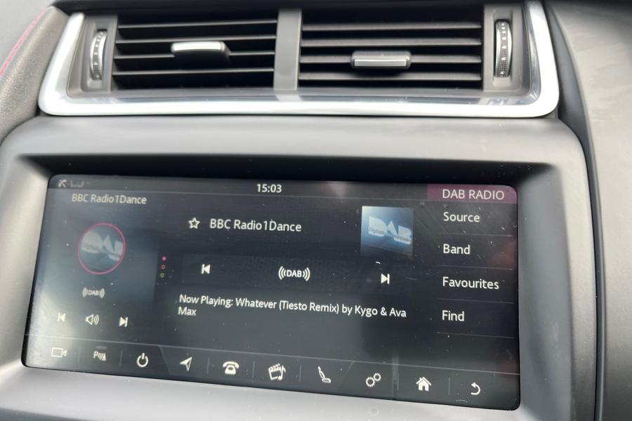 Jaguar E-PACE Photo autoimg-38fbfe9f44c59da2cc2254f187267c99f72707a4.jpg