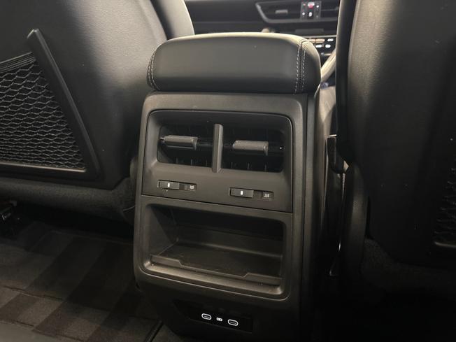 PORSCHE Macan Photo 38