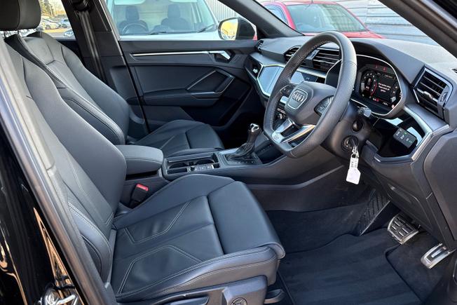 AUDI Q3 Photo 25