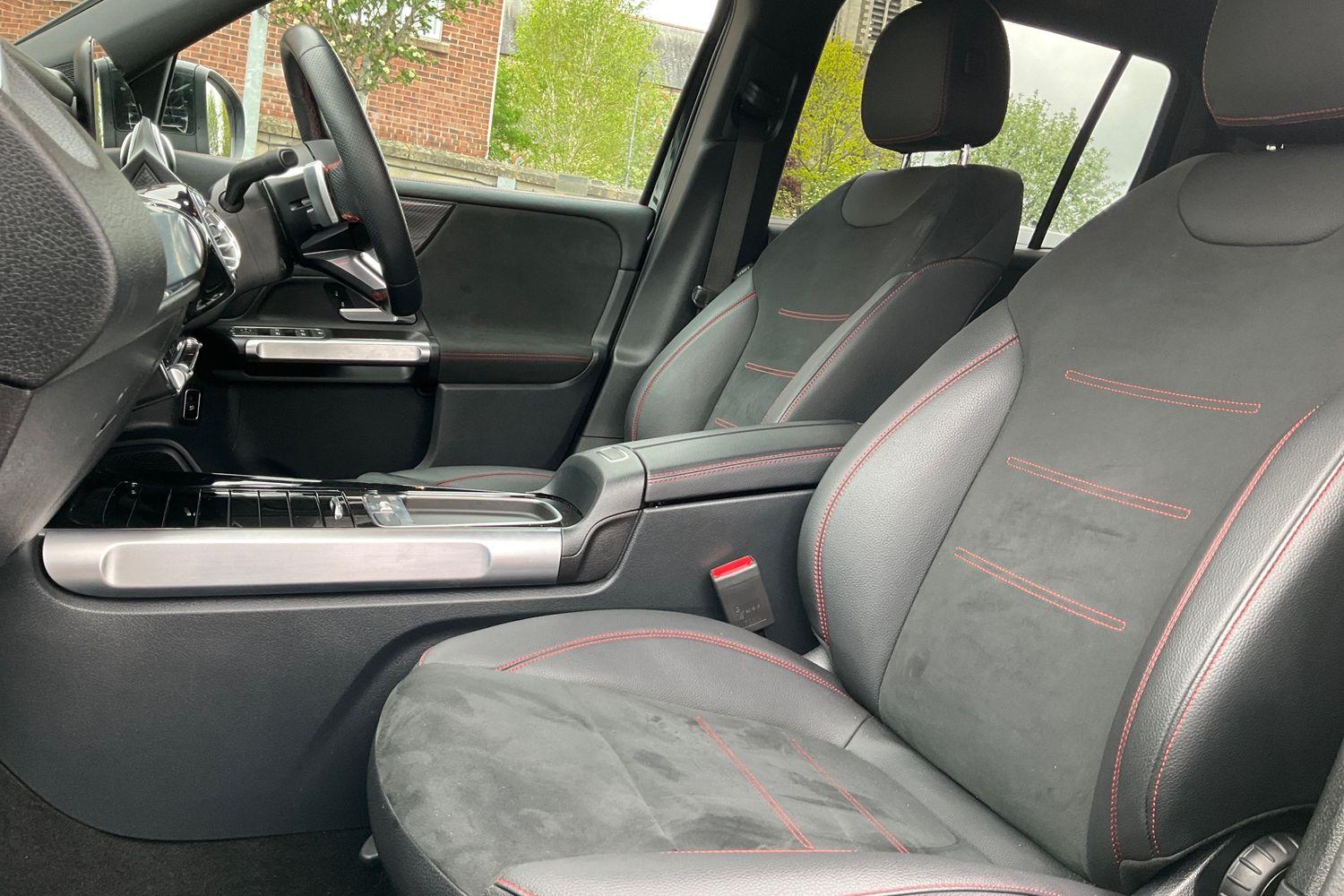 Mercedes-Benz GLB Photo 18