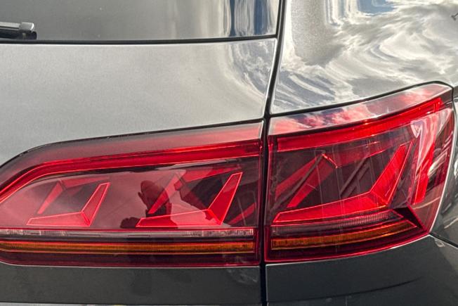 VOLKSWAGEN Touareg Photo 18