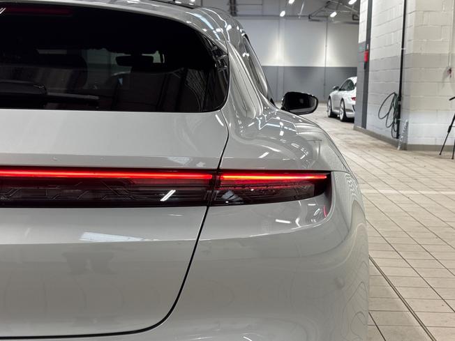PORSCHE Taycan Photo 23