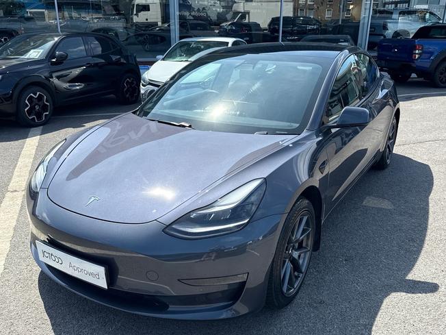 TESLA Model 3 Photo 38