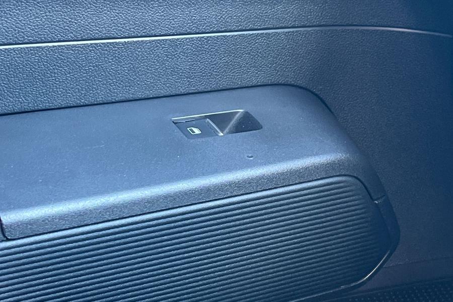 Ford E-Transit Courier Photo autoimg-3918a5ffe0b260a2bb6701519d0144b65d99b2a4.jpg