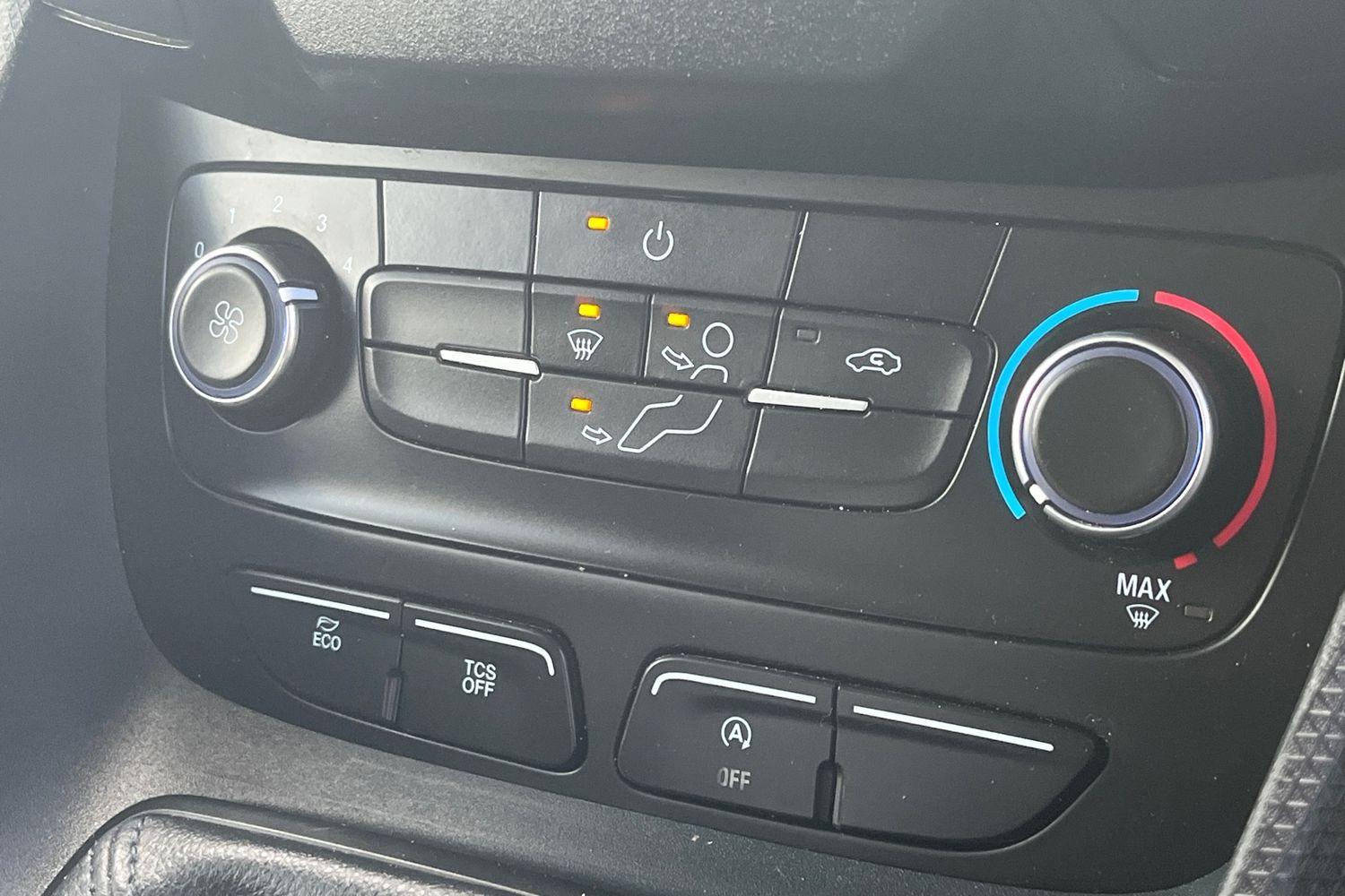 Ford TRANSIT CONNECT Photo 24