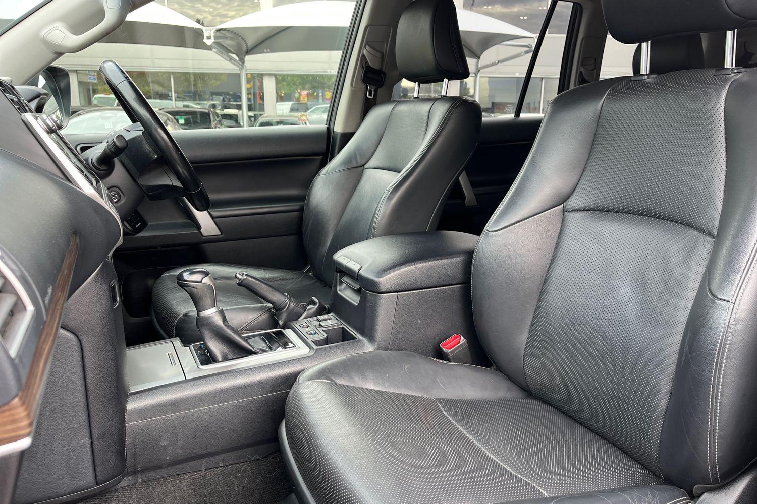 Toyota Land Cruiser Photo 18