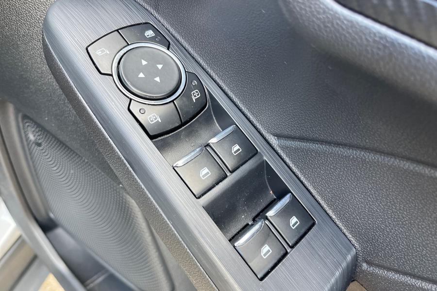 Ford Kuga Photo autoimg-3939c7bceb98e72a7bccb72e7d4dfba95ce55829.jpg