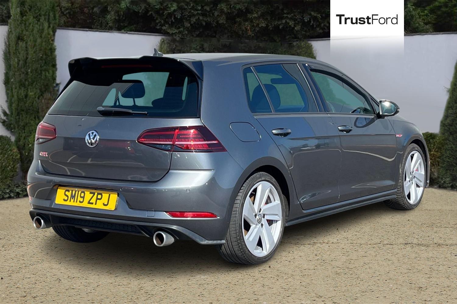 Volkswagen GOLF Photo 3
