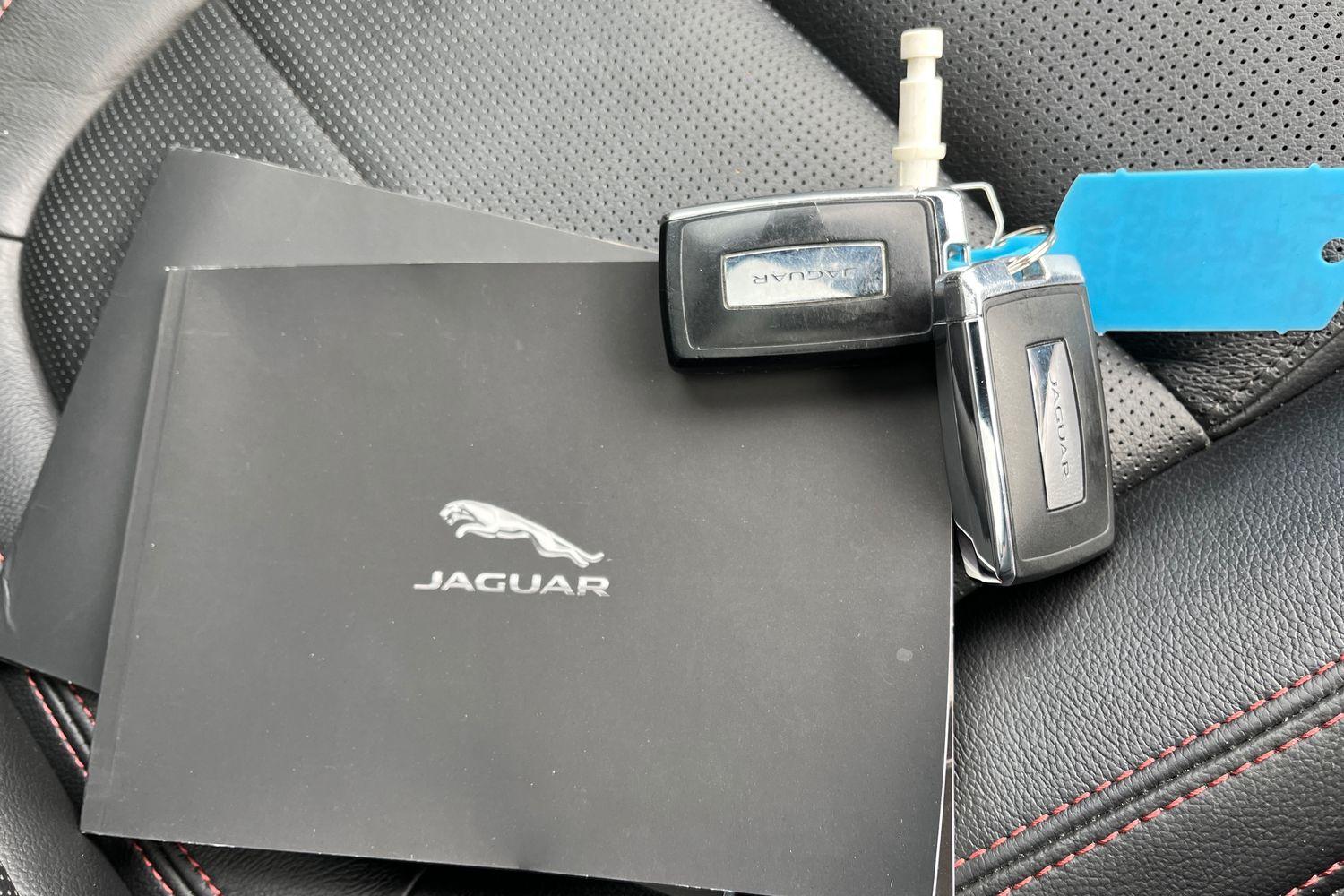 Jaguar E-PACE Photo 21