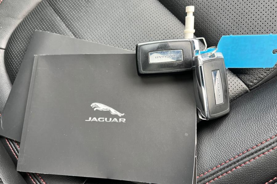 Jaguar E-PACE Photo autoimg-393e00a590f1cfc44e33c9987e09cfdb3e5167dd.jpg