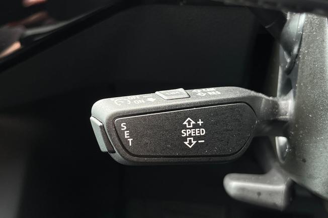 AUDI Q8 E-Tron Photo 39