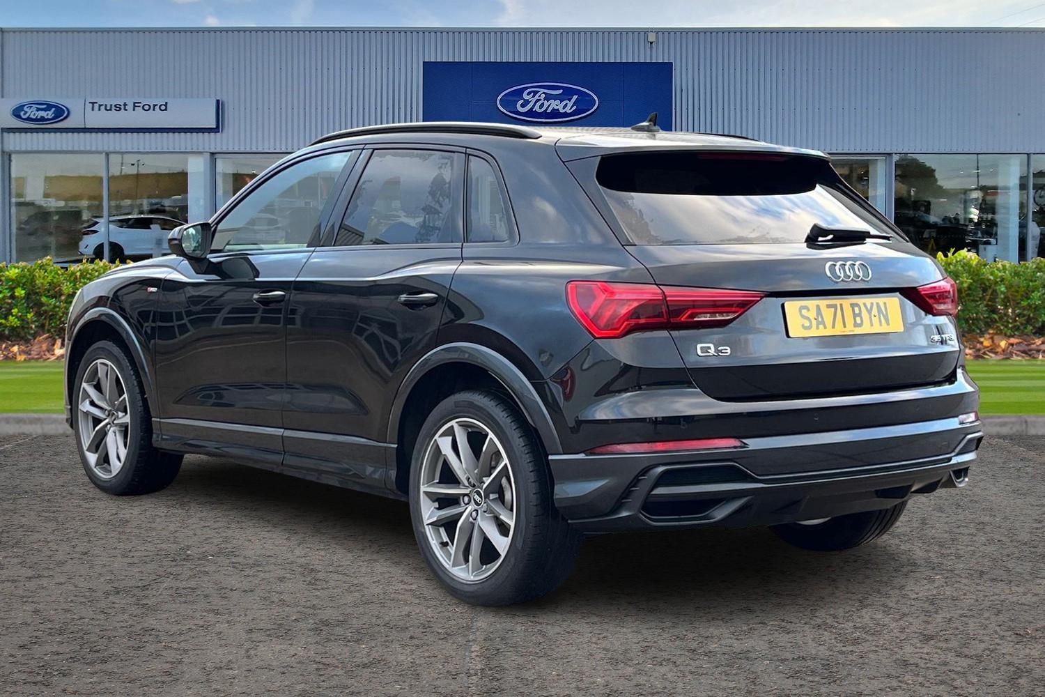 Audi Q3 Photo 1