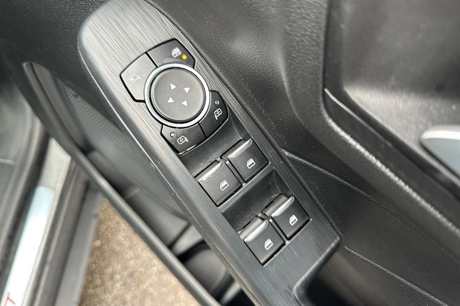 Ford KUGA Photo autoimg-394df753e744d7ce4fcba9bc09eb5d2e00cef154.jpg