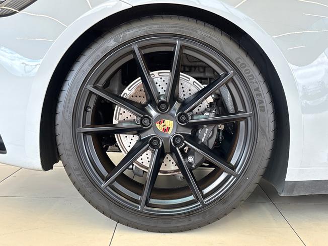 PORSCHE 911 Photo 24
