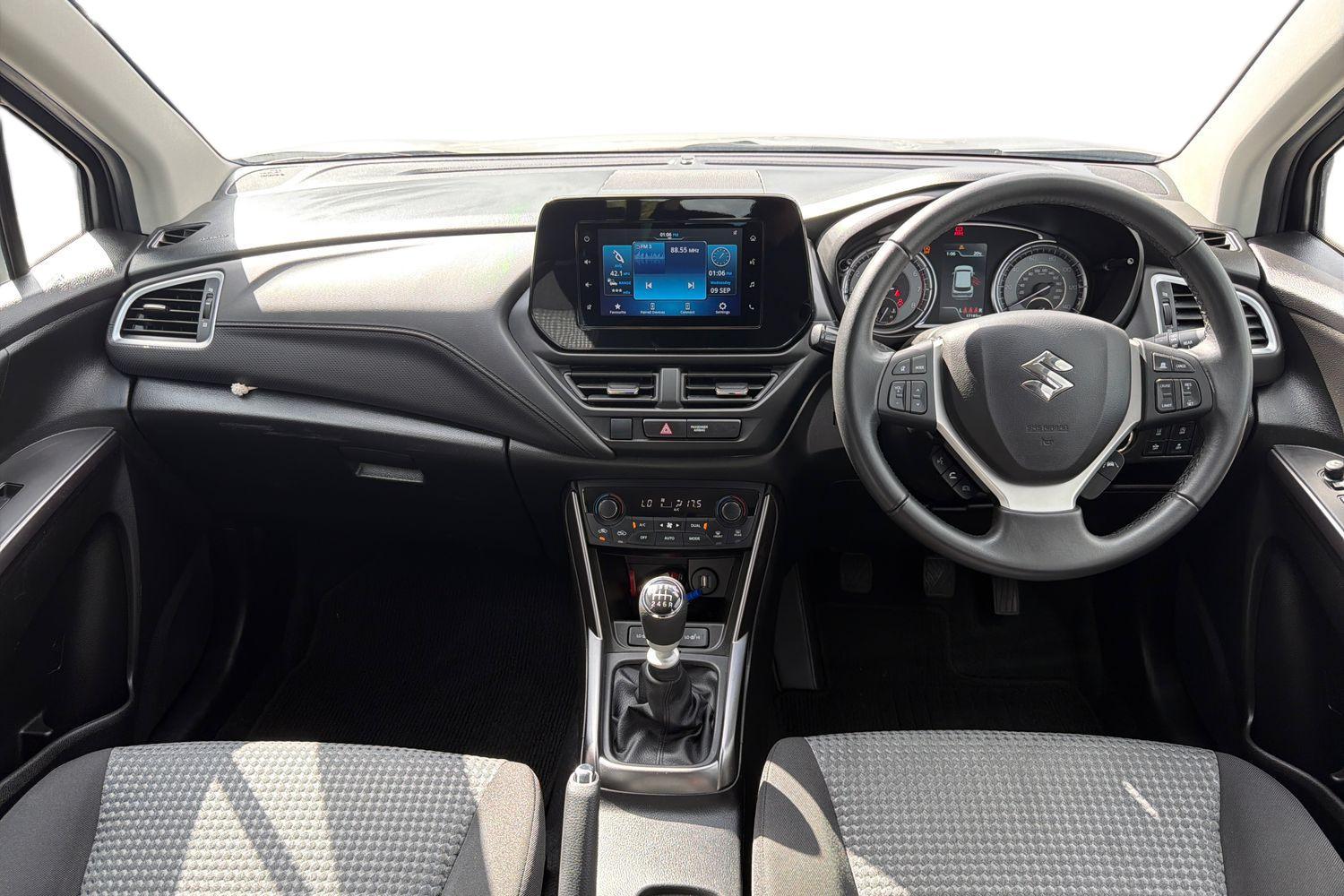 Suzuki S-Cross Photo 9