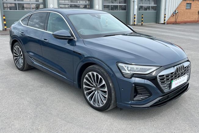 AUDI Q8 E-Tron Photo 21