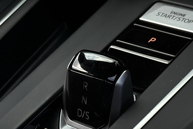 VOLKSWAGEN Golf Photo 23