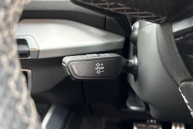 AUDI Sq2 Photo 24