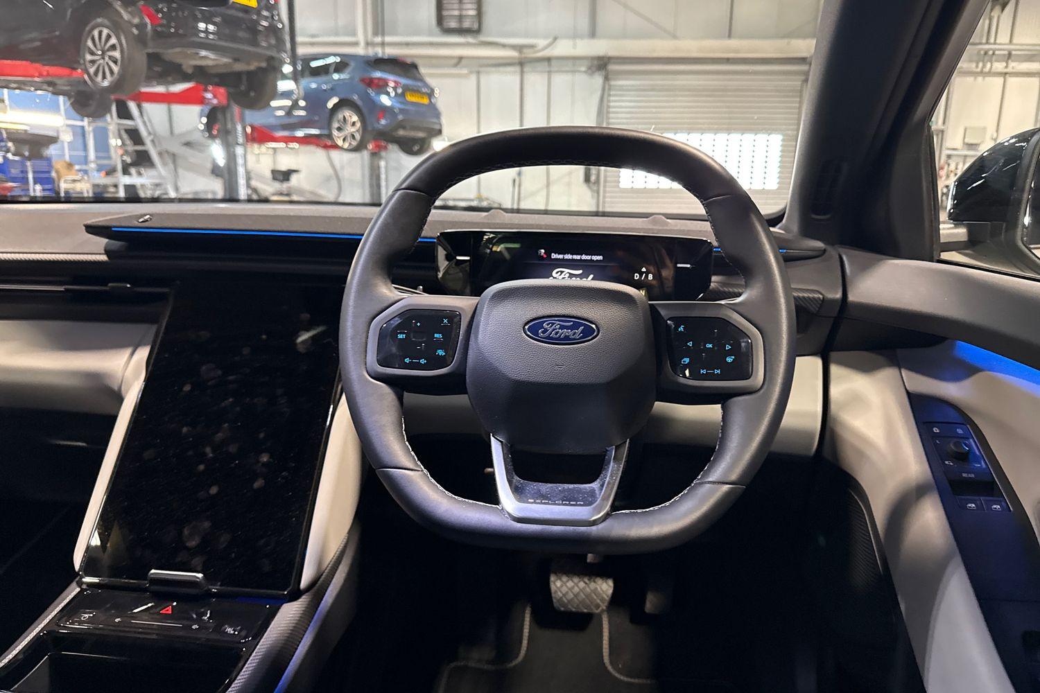 Ford Explorer Photo 11