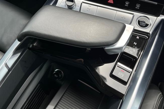AUDI Q8 E-Tron Photo 55