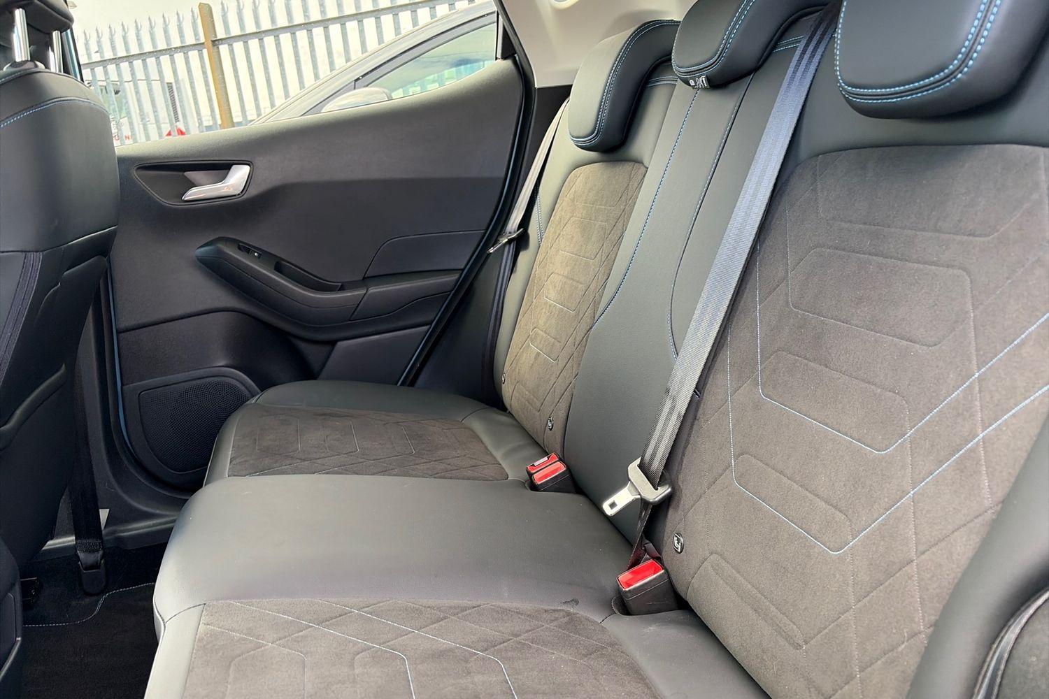 Ford FIESTA Photo 19