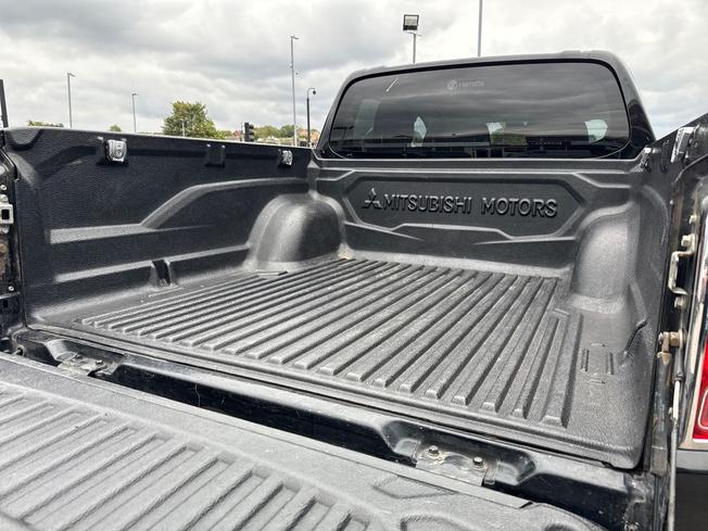 MITSUBISHI L200 Photo 12