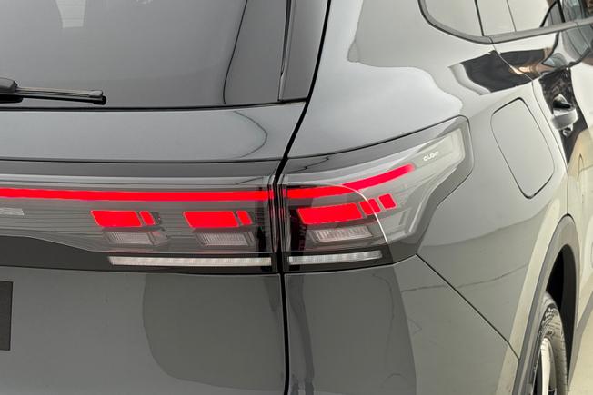 VOLKSWAGEN Tiguan Photo 18