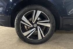 VOLKSWAGEN Touareg Photo 5