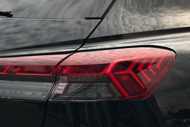 Audi Q4 e-tron Photo 18