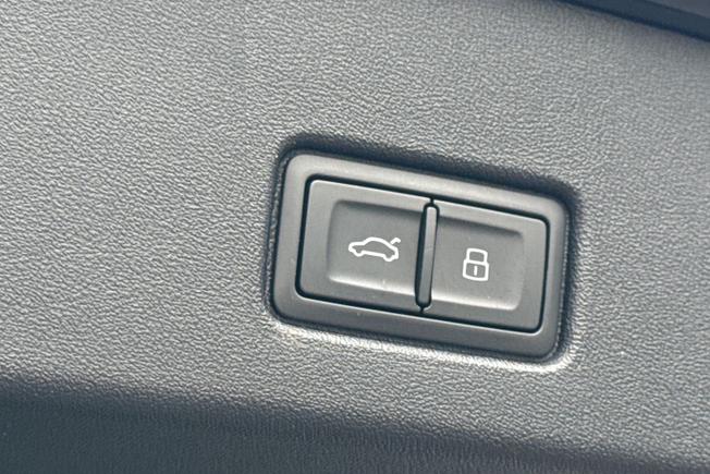 AUDI  Q4 Photo 49