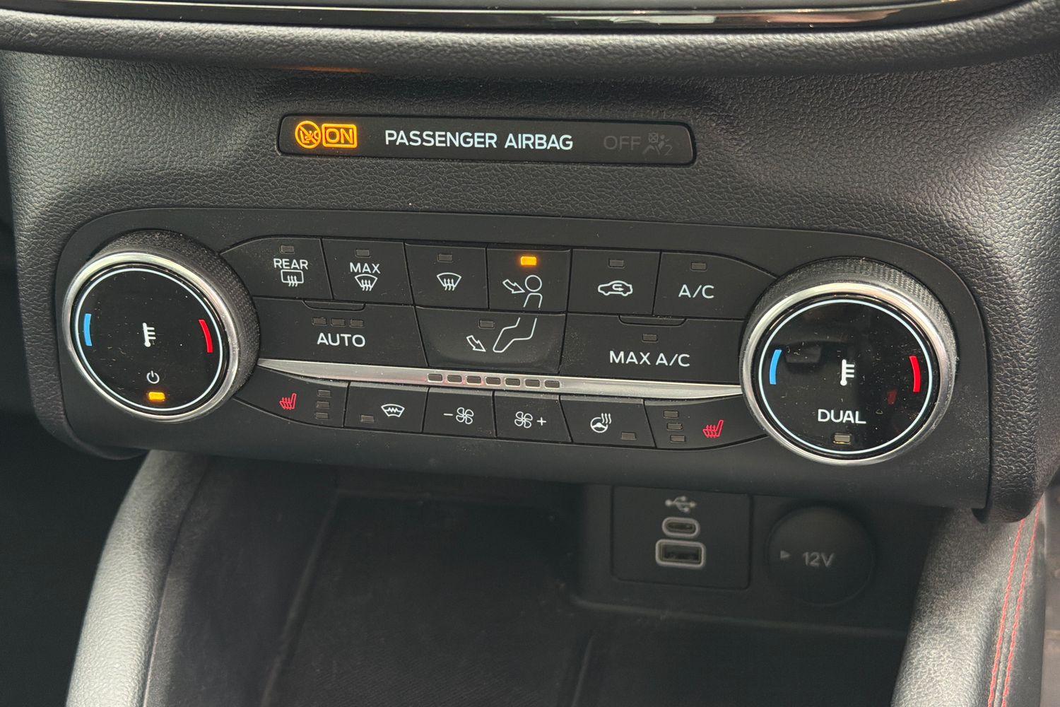 Ford KUGA Photo 36