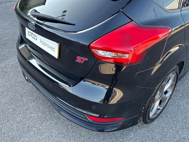 FORD Focus Photo 22
