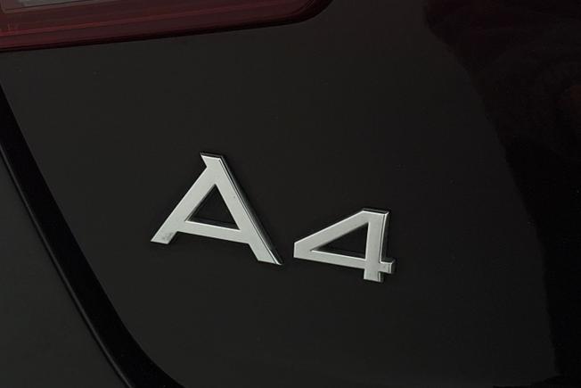 AUDI A4 Photo 25