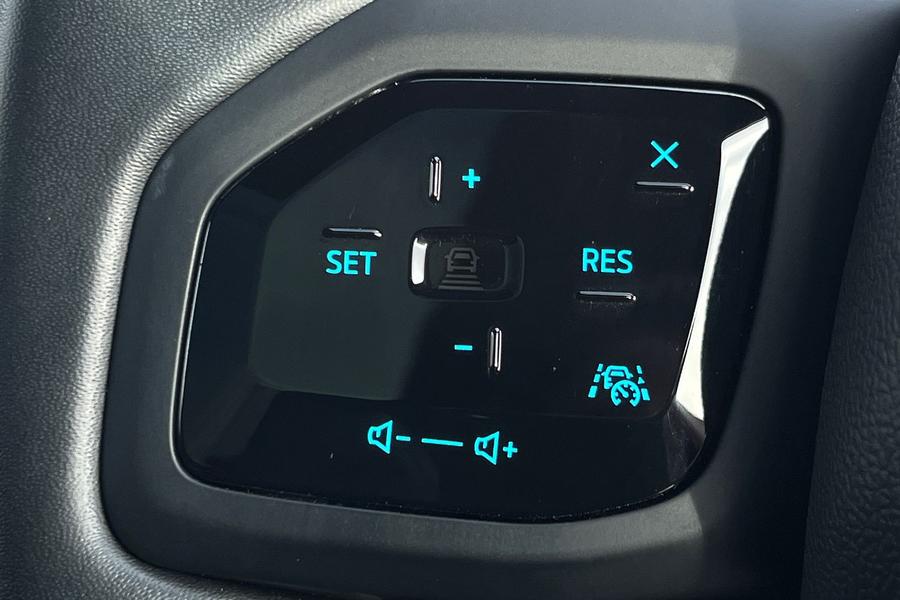 Ford Explorer Photo autoimg-397729c9a221e74ff42d537b8ab5fcd900727c00.jpg