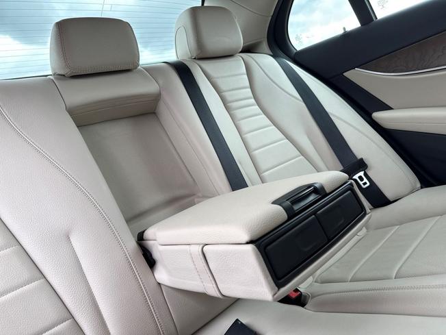 MERCEDES-BENZ E Class Photo 24