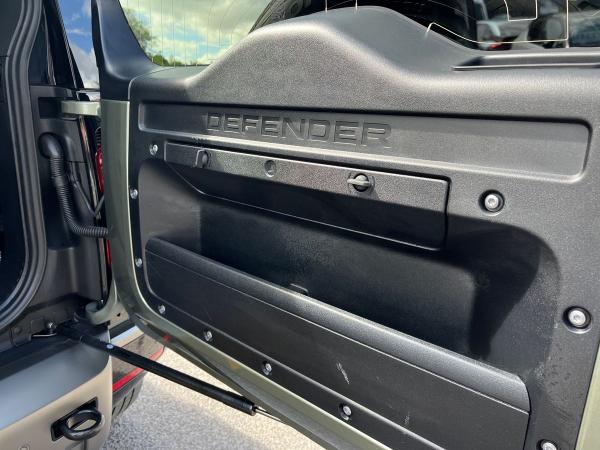 Land Rover Defender 110 Photo autoimg-397f45e0369e34523269458a2690e84f14b03e0b.jpg