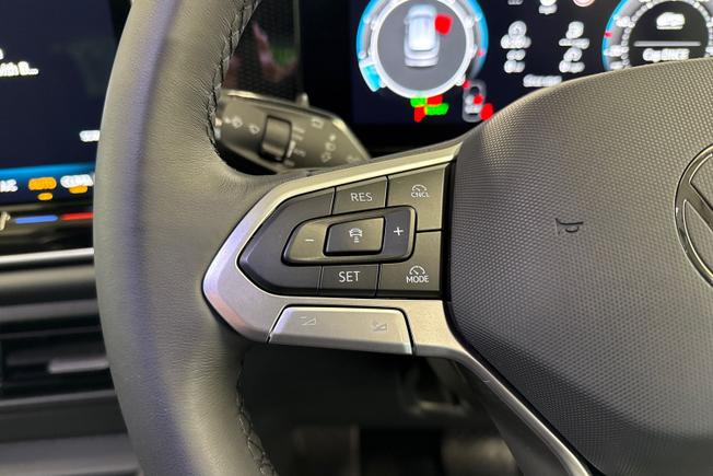 VOLKSWAGEN Tiguan Photo 16