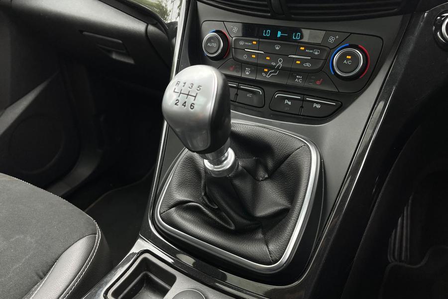 Ford KUGA Photo autoimg-398430665436693c7c192b1b25e53fef6ad6de12.jpg