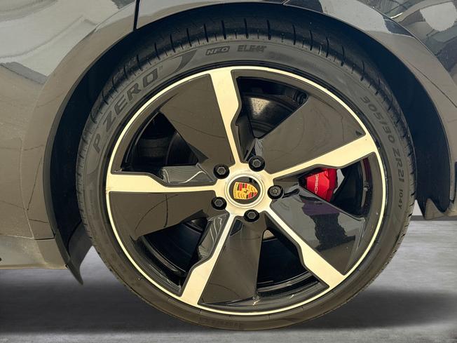 PORSCHE Taycan Photo 9