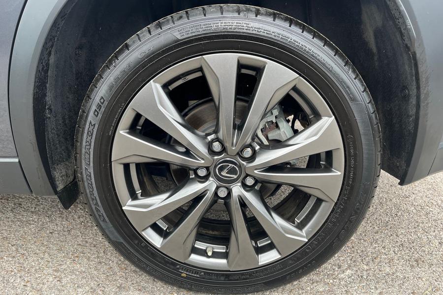 Lexus UX Photo autoimg-39892aef5c0d3a44575d0b0fc6fb03398be649f0.jpg